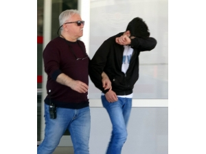 Alışveriş Merkezinden Giyim Eşyası Çalan Çocuk Yakalandı