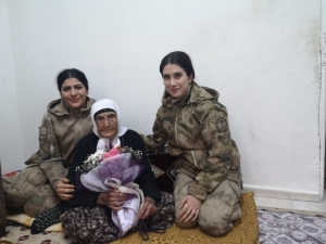 114 Yaşındaki Fatma Ninenin Kadınlar Günü Kutlandı