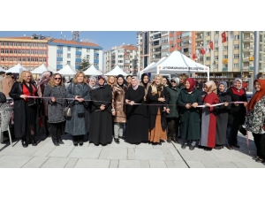 Afyonkarahisar’da Marifetli Eller Pazarı Açıldı