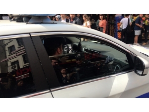 Dönerci Tartıştığı Yabancı Uyruklu Şahsı Elinden Bıçakladı