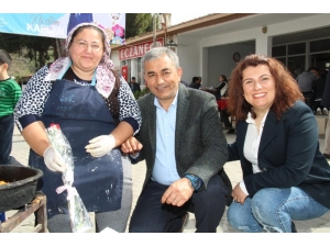 Başkan Kaplan Çakırbeyli Pazarında Kadınlar Günü’nü Kutladı