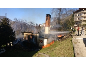 Araklı’da Çıkan Yangında Ev Kullanılmaz Hale Geldi