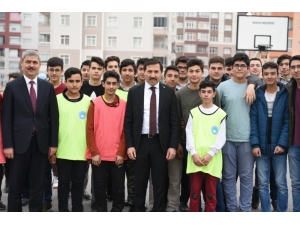 Başkan Kılca’dan Okullara Halı Saha Müjdesi