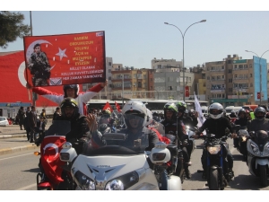 Motosiklet Tutkunları Şehitler İçin Konvoy Oluşturdu