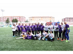 Kadınlar Gününde Kadınlardan Futbol Resitali