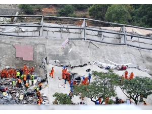 Çin’de Çöken Karantina Otelinin Enkazından 10 Cansız Bedene Ulaşıldı