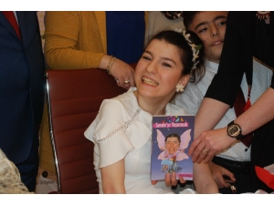 Şehit Annesi Kadınlar Günü’nde Kızının Sevincine Ortak Oldu