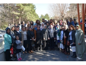 Başkan Beyoğlu Belediyenin Kadın Çalışanlarıyla Bir Araya Geldi