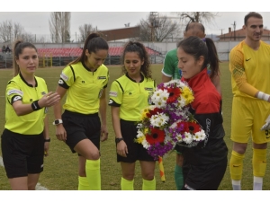 Bölgesel Amatör Lig Mücadelesinde Sahada Kadınlar Görev Yaptı