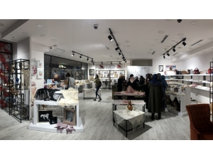 Bu Mağazada Ev Hanımlarının Ürettiği ’El Emeği’ Ürünleri Satılıyor