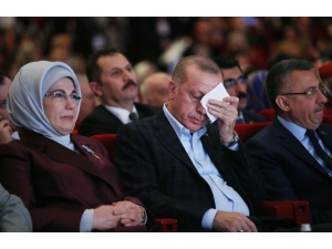 Cumhurbaşkanı Erdoğan Gözyaşlarını Tutamadı