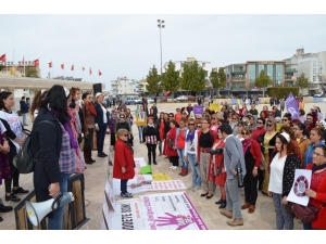 Didim’de Kadınlar 8 Martı Alanlarda Kutlandı