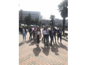 "Kadınlar Çiçek Açsın" Projesinde Çiçek Dağıttılar