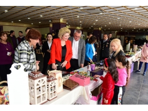 Manisalı Kadınların El Emekleri Sergilendi