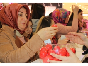 Samsun’da Kadınlara Hediye Yağmuru