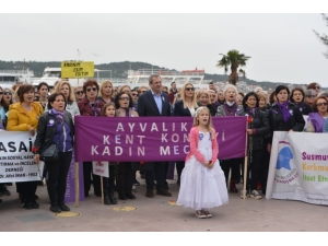 Ayvalıklı Kadınlardan “Sessiz Çığlık” Yürüyüşü
