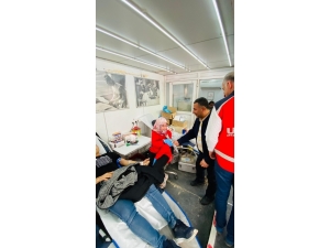 Sağlık Sen’den Kızılay Kan Bağış Aracına Ziyaret