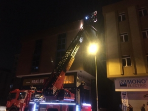 Ümraniye’de Mobilya Mağazasının Çatı Katında Yangın