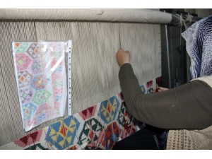 Dünya Markası Erzurum Bardız Kilimi Yaşatılmaya Çalışılıyor