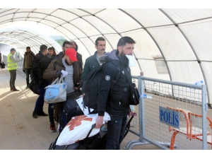 Üç Ayları Yakınlarıyla Geçirmek İsteyen Suriyeliler Ülkelerine Gidiyor