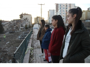 Depremin Evsiz Bıraktığı Sporcu Kardeşler, Yeni Madalyalar İçin Antrenmanı Bırakmıyor