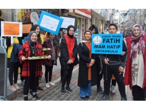 Tavşanlı’da Öğrenciler Sokakta Sigaranın Zararlarını Anlattı