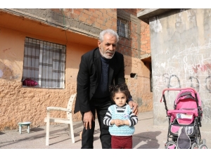 2 Genç Kız, 3 Yaşındaki Çocuğu 3 Dakikada Kaçırdı