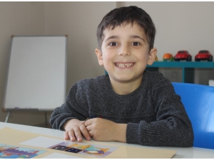 Otizmi Yendi, İlk Kelimesi İle Sevince Boğdu