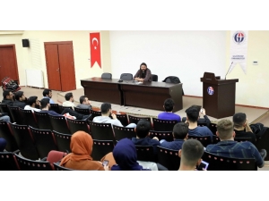 Gaün’de ‘Tecrübe Paylaşımı Ve İş Hayatına Hazırlık’ Konferansı