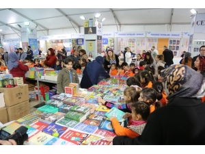 Darıca Kitap Fuarı’nı 80 Bin Kişi Ziyaret Etti