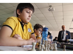 Elazığ’da 330 Sporcunun Katıldığı Satranç Turnuvası Başladı