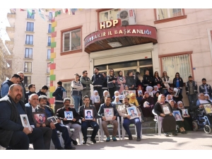 Hdp Önündeki Ailelerin Evlat Nöbeti 189’ncü Gününde