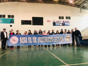 Kars’ta Badminton Turnuvasında Uyuşturucuya Dikkat Çekildi