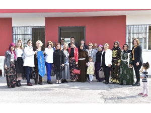 Okuma Yazma Kursunu Tamamlayan Kadınlara Sertifikaları Verildi