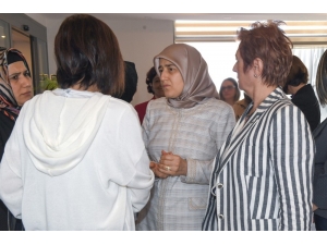 Beyhan Demirtaş, Kadınlar Günü Etkinliğinde Kadınlarla Bir Araya Geldi