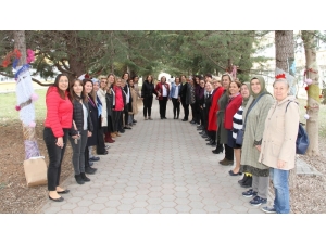 Esogü Tıp Fakültesi Kadın Çalışanları Dünya Kadınlar Gününe Renk Kattı