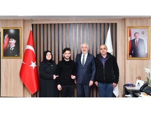 Dünya Hafıza Ve Zihinsel Matematik Rekortmeninden Başkan’a Sürpriz Ziyaret