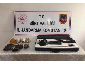 Siirt’te Define Ararken Suçüstü Yakalandılar