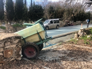 Traktör Takla Attı, Yaşlı Sürücü Yaralandı