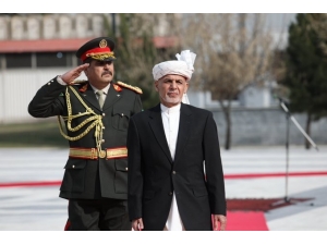 Afganistan’da Aynı Anda 2 Farklı Yemin Töreni