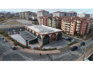 Yöresel Ürünler Çarşısında İnceleme