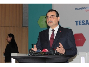 Bakan Dönmez, Petrol Fiyatlarındaki Düşüşü Değerlendirdi