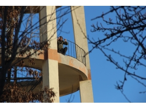 İntihar İçin Su Deposuna Çıkan Adamı Polis İkna Etti