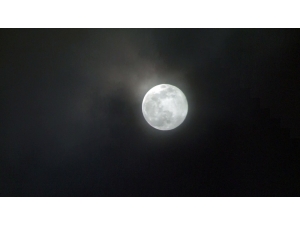 İstanbul’da Süper Ay Kartpostallık Görüntüler Oluşturdu