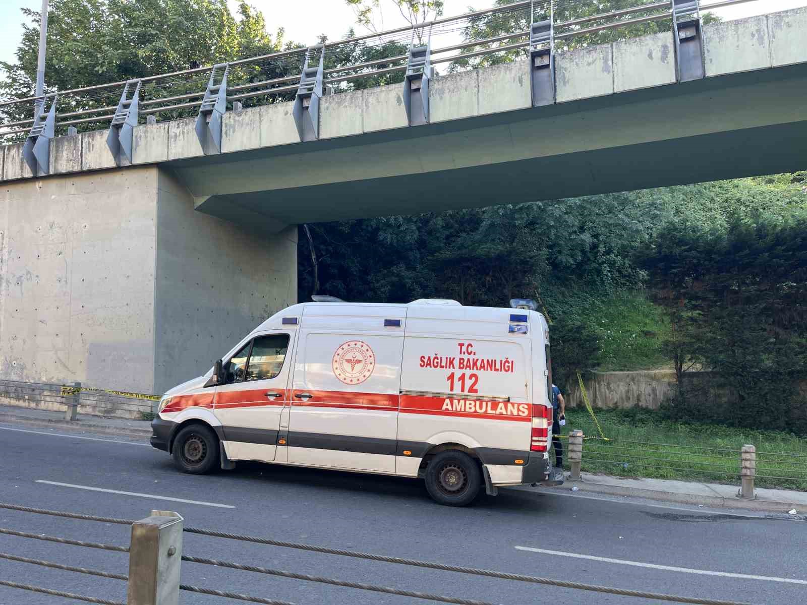 sisli-de-yol-kenarindaki-yesil-alanda-erkek-cesedi-bulundu