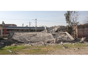 Metruk Bina Gece Yarısı Yıkıldı