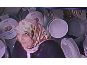 Mağazadan Tavayı Kaş Ve Göz Arasında Böyle Çaldı