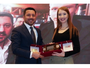 Belediye Başkanı Arı’ya ‘Pozitif Belediye Başkanı’ Ödülü