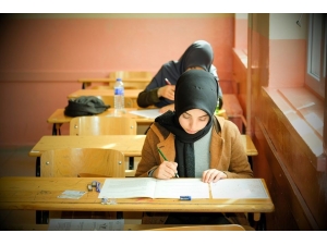 Erzincan’da Üniversite Öğrencileri Umreye Gidebilmek İçin Ter Döktü