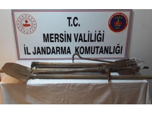 Tarsus’ta Kaçak Kazı Yapan 5 Kişi Suçüstü Yakalandı